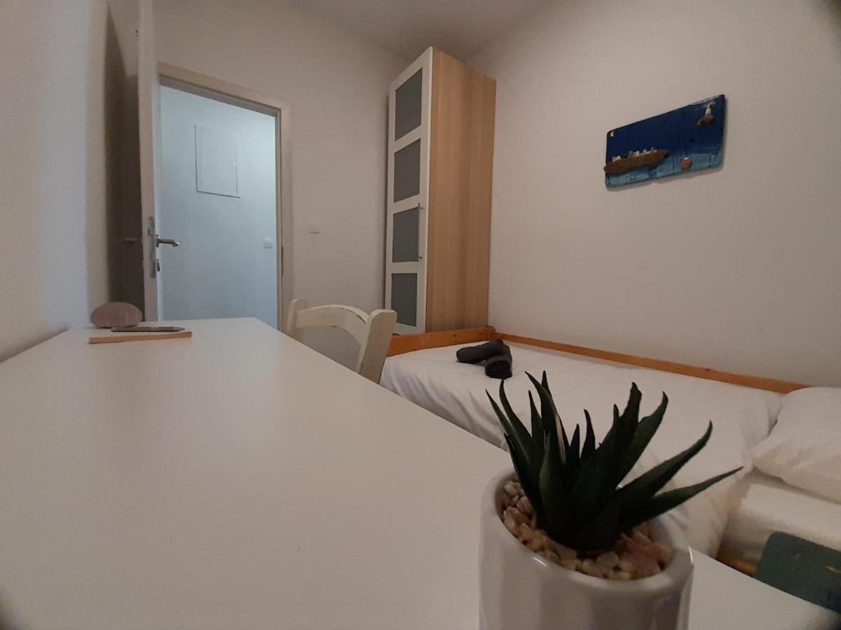 Apartman Vitamare 160 M From The Beach Novi Vinodolski Exterior foto