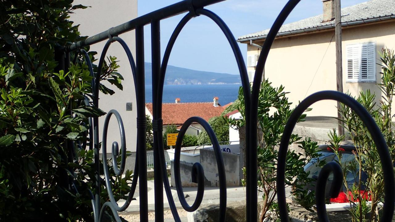 Apartman Vitamare 160 M From The Beach Novi Vinodolski Exterior foto