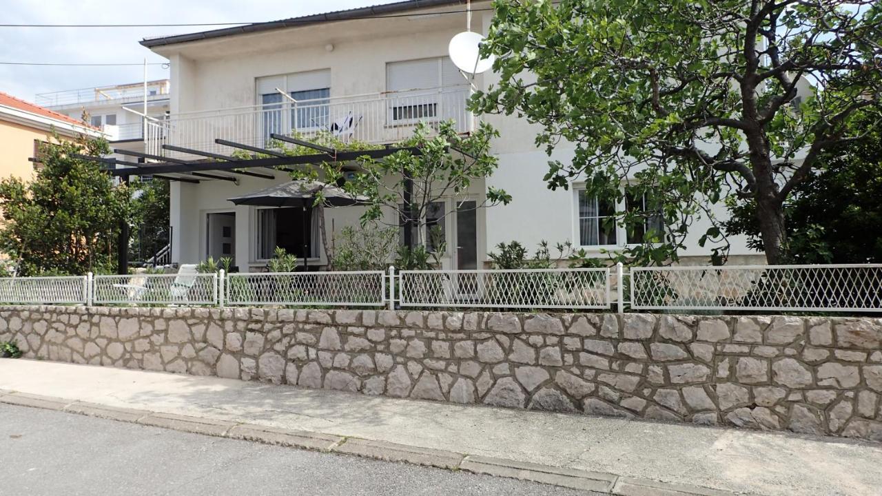 Apartman Vitamare 160 M From The Beach Novi Vinodolski Exterior foto